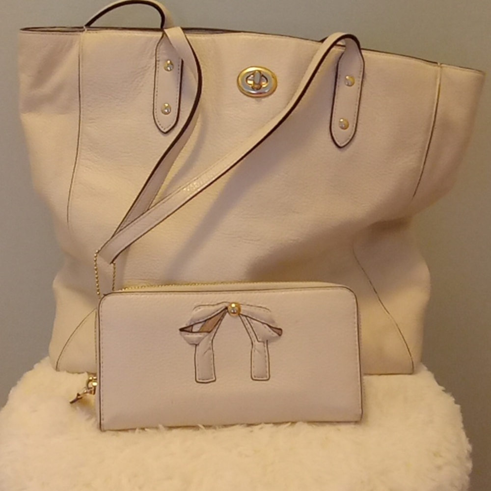 Cream Coach Purse & Wallet